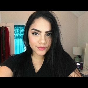 Meet your Posher, Valeria